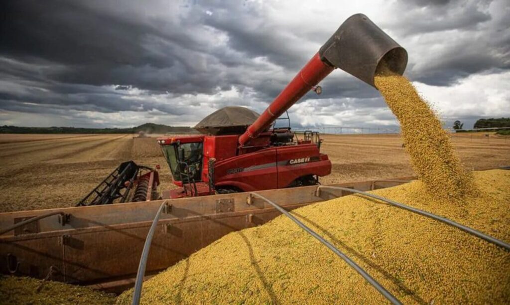 Máquinas agrícolas devem avançar apenas 3,4% em 2026, projeta Abimaq