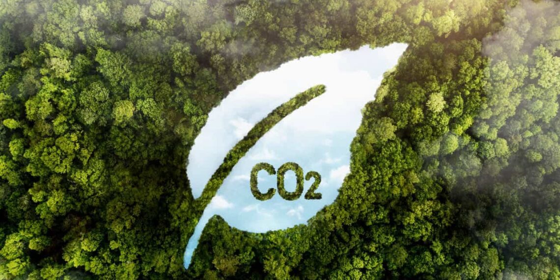 Brasil desenvolve sistema que captura 95% do CO₂ e transforma etanol em combustível do futuro